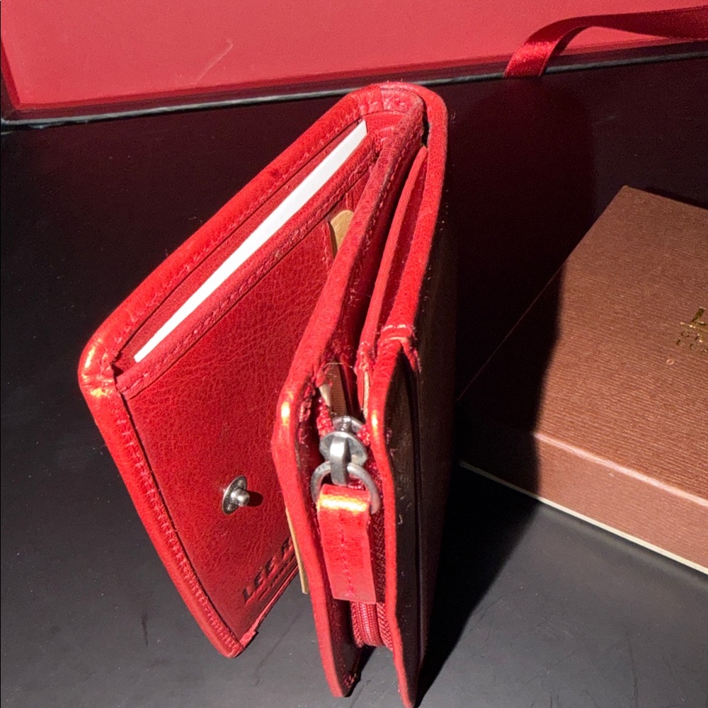 Lee River Red Genuine Leather Ladies Wallet - Picture 3 of 6